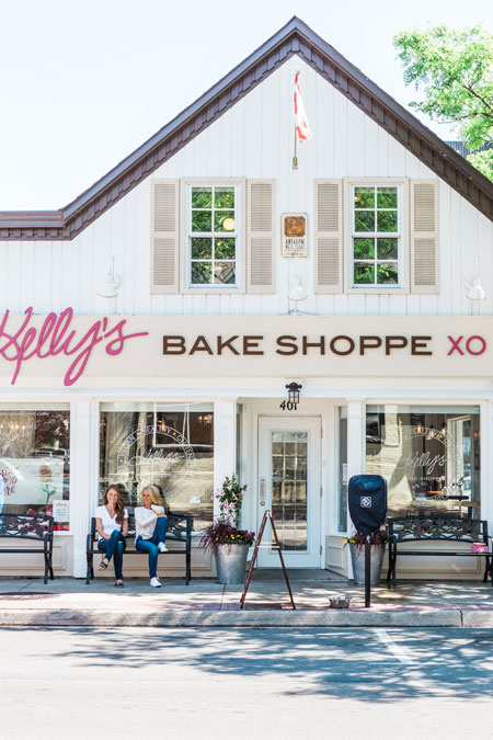 The store front of Kelly's Bake Shoppe in Burlington ON