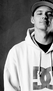 Josh Kalis in white DC Shoes hoodie