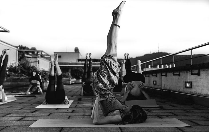 Woman teaching a rooftop yoga class.